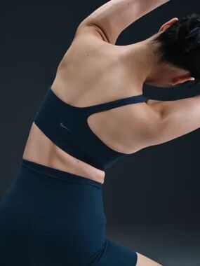 Nike Women's Zenvy Asymmetrical Light-Support Padded Sports Bra Size M Blue NWT